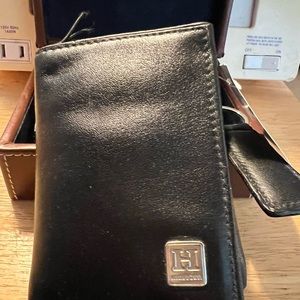 Tommy Hilfiger trifold men’s black leather wallet with box